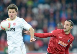 El Friburgo derrota al Fortuna y da un salto al quinto lugar El Friburgo derrota al Fortuna y da un salto al quinto lugar