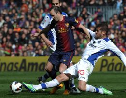 Iniesta dirige el festín del Barça Iniesta dirige el festín del Barça