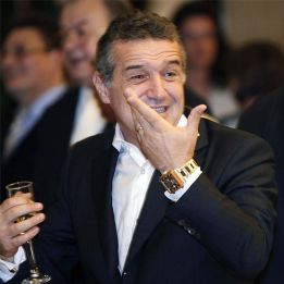 Condenan a tres años de cárcel al dueño del Steaua de Bucarest Condenan a tres años de cárcel al dueño del Steaua de Bucarest