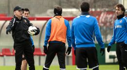 Javi López sufre una distensión en la rodilla izquierda Javi López sufre una distensión en la rodilla izquierda