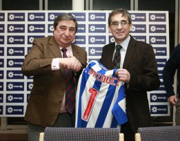 Fernando Vázquez: "Tenemos que ganar ocho partidos" Fernando Vázquez: "Tenemos que ganar ocho partidos"