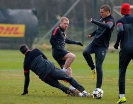Scholes no entra en una la lista en la que sí están Young y Jones Scholes no entra en una la lista en la que sí están Young y Jones