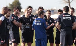 300 aficionados aplauden al equipo pese a perder en Sevilla 300 aficionados aplauden al equipo pese a perder en Sevilla