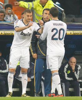 Los internautas prefieren vender a Higuaín antes que a Benzema Los internautas prefieren vender a Higuaín antes que a Benzema