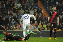 Morata fue titular, pero jugó 25 minutos por la roja a Ramos Morata fue titular, pero jugó 25 minutos por la roja a Ramos