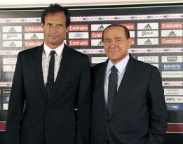 Berlusconi: "A Messi hay que hacerle marcaje al hombre" Berlusconi: "A Messi hay que hacerle marcaje al hombre"