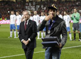 Figo suena como recambio de urgencia si cae Stramaccioni Figo suena como recambio de urgencia si cae Stramaccioni