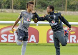 Dani Alves: "Le recomiendo a Neymar que se venga al Barça" Dani Alves: "Le recomiendo a Neymar que se venga al Barça"