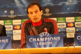 Allegri: "Acepto lo que me dice Berlusconi, pero decido yo" Allegri: "Acepto lo que me dice Berlusconi, pero decido yo"