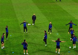 El césped donde se jugará el Milán-Barcelona es un patatal El césped donde se jugará el Milán-Barcelona es un patatal