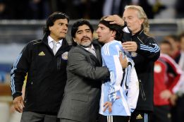 Maradona: "Veía condiciones de líder a Messi; no me equivoqué" Maradona: "Veía condiciones de líder a Messi; no me equivoqué"