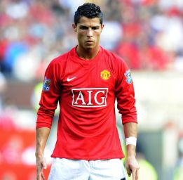 Cristiano Ronaldo renovó cinco veces en seis años con el United Cristiano Ronaldo renovó cinco veces en seis años con el United