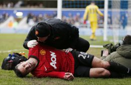 Van Persie se marchó lesionado pero estará ante el Real Madrid Van Persie se marchó lesionado pero estará ante el Real Madrid