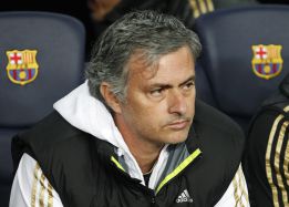 Mou: "El Barça dio lecciones de simular, de no rodear al árbitro..." Mou: "El Barça dio lecciones de simular, de no rodear al árbitro..."