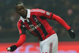 La Serie A multa al Inter por racismo contra Balotelli La Serie A multa al Inter por racismo contra Balotelli