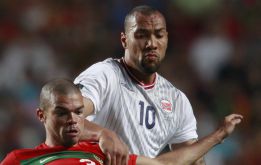 Carew llega a Milán para cubrir la baja de Milito en el Inter Carew llega a Milán para cubrir la baja de Milito en el Inter