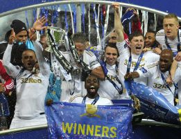 Swansea se echa a la calle para celebrar la Copa de la Liga Swansea se echa a la calle para celebrar la Copa de la Liga