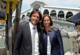 Leonardo pide matrimonio a su novia, Anna Billò, en directo
