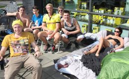 Hinchas del Dortmund acampan en busca de una entrada Hinchas del Dortmund acampan en busca de una entrada
