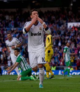 Özil afina para Dortmund