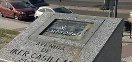 Pintadas a favor de Diego López en el monumento a Iker Casillas