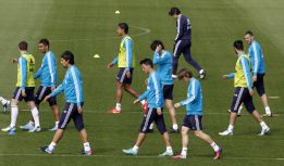 Arbeloa recae y Essien mejora y podría llegar incluso al derbi Arbeloa recae y Essien mejora y podría llegar incluso al derbi