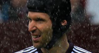 Cech desea la victoria por Benítez: "No lo tuvo fácil"