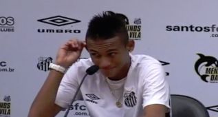 Cuando Neymar se ponía nervioso ante los micros...