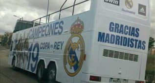 El autobús de ‘campeón’ del Madrid vuelve a la cochera
