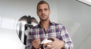 Cuerpo a tierra ante la llegada a Getafe de Roberto Soldado