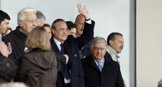 Aplausos y pitos a Florentino y gritos contra Mou en Valdebebas
