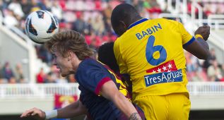 El Alcorcón salva un punto en el último minuto ante el Barça B