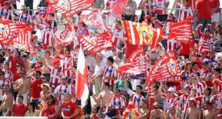 El Almería se aprovecha de la fiesta de ascenso del Elche