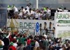 El Elche celebra el ascenso y la ciudad se echa a la calle