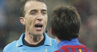 Fernández Borbalán dirigirá el derbi entre Barça y Espanyol