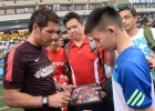 'El rey de España' se enfrentará a una selección de fútbol local