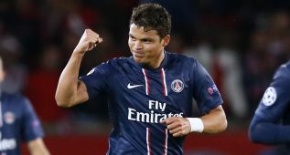 Tito Vilanova sólo desea un defensa central: Thiago Silva