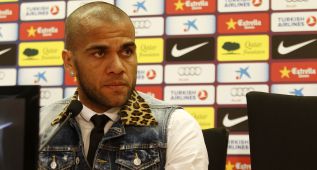 Alves: "Si viene Neymar sería un alivio, ayudaría mucho a Messi"