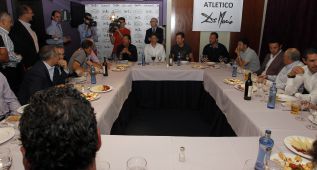 Simeone se reunió con sus compañeros del doblete