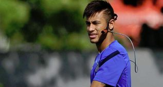 Neymar se entrena con el Santos con una cámara en su cabeza