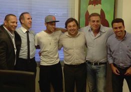 Neymar ya está en la reunión para firmar con el Barcelona