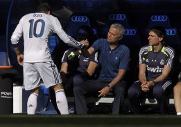 Özil: "Deseo a Mourinho todo la suerte del mundo con su futuro"