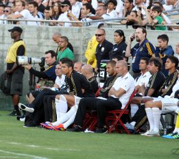 Florentino no descarta a Zidane como entrenador del Real Madrid