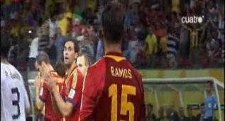 Arbeloa animó a Casillas tras el gol marcado por Luis Suárez