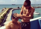 Neymar se viste de peluquero y rapa el pelo a Lucas Moura