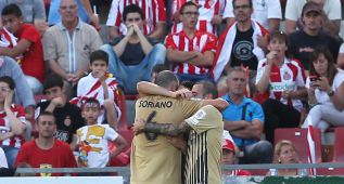 El Almería golpea primero