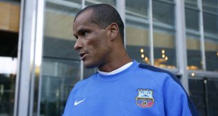 Rivaldo: "Es una pena que estén gastando tanto dinero"