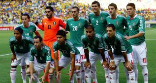O Globo: 9 mexicanos en un streaptease tras caer con Italia