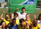Gerard Piqué visita el proyecto "Football for Hope" de la FIFA