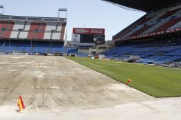 El Atleti comienza la colocación del nuevo césped del Calderón El Atleti comienza la colocación del nuevo césped del Calderón